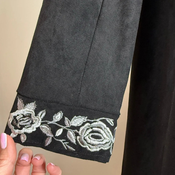 Curations Open Front Faux Suede Duster Black w/ Silver Embroidery Women’s Large - Picture 6 of 11